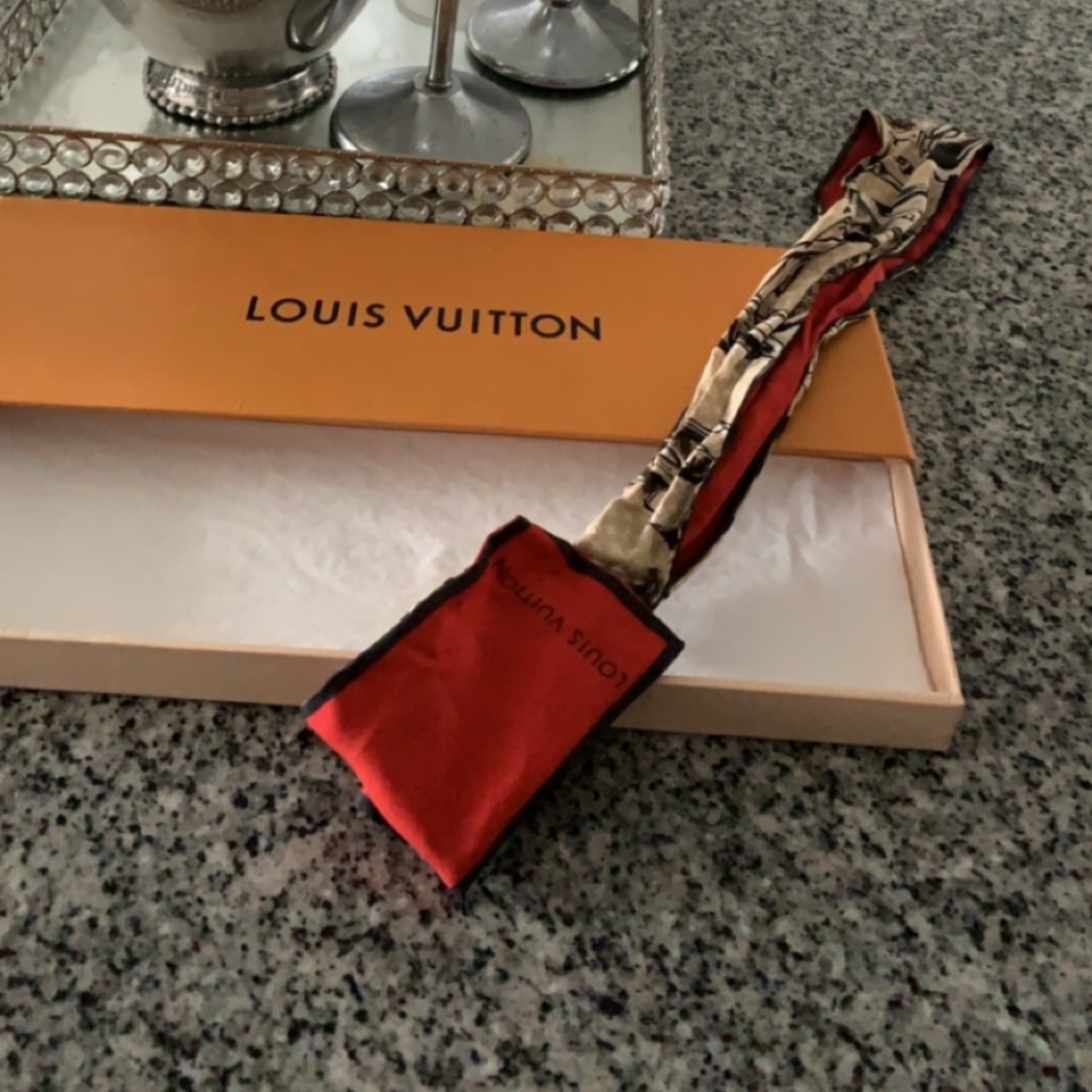 Louis Vuitton Bandeau scarf ( worn twice)